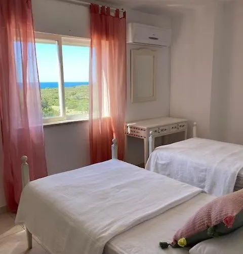Family Tailor Made Flat In Vsr Porches (Algarve)